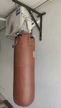 Saco de boxe com suporte