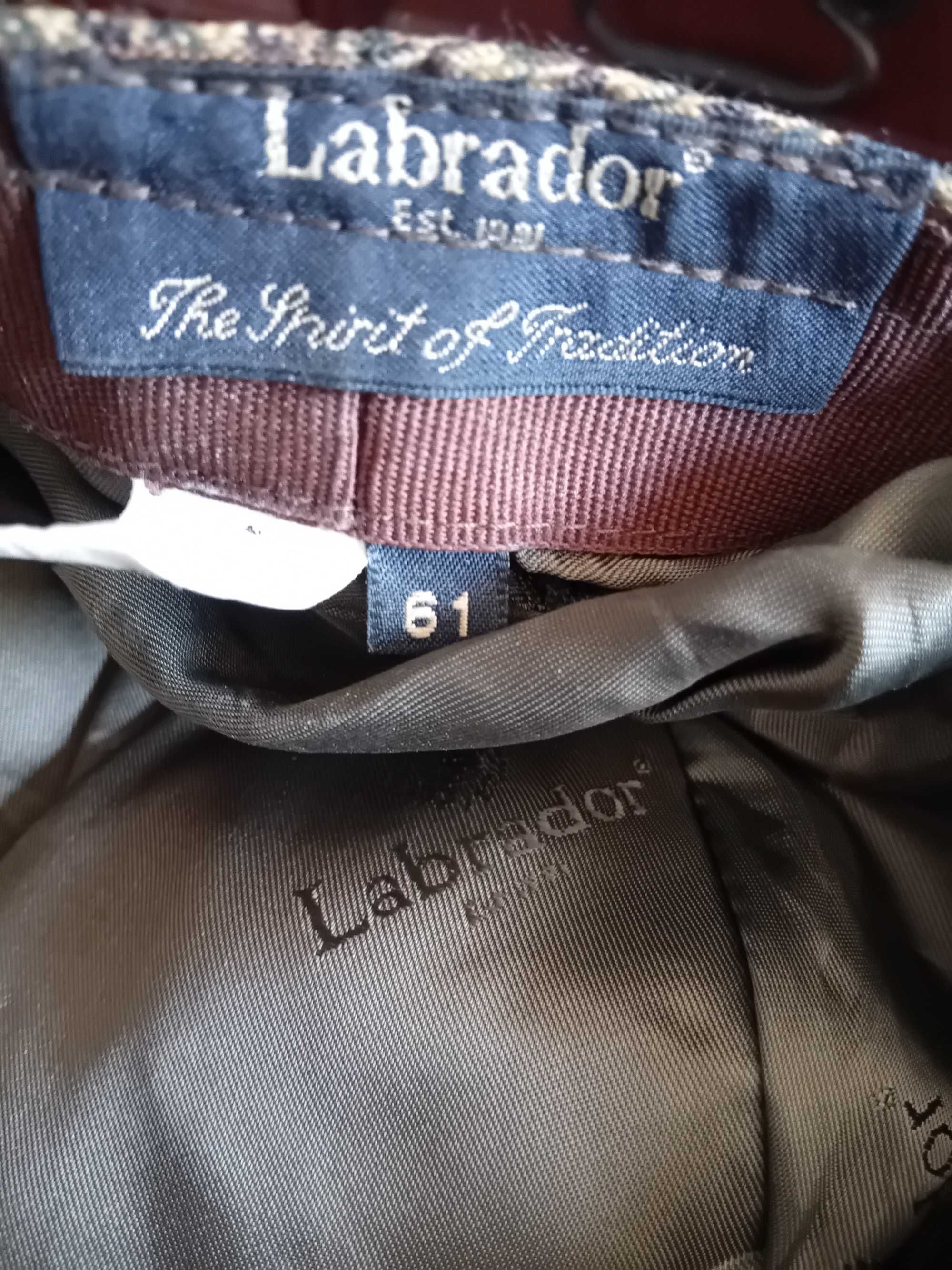 Boina da marca Labrador