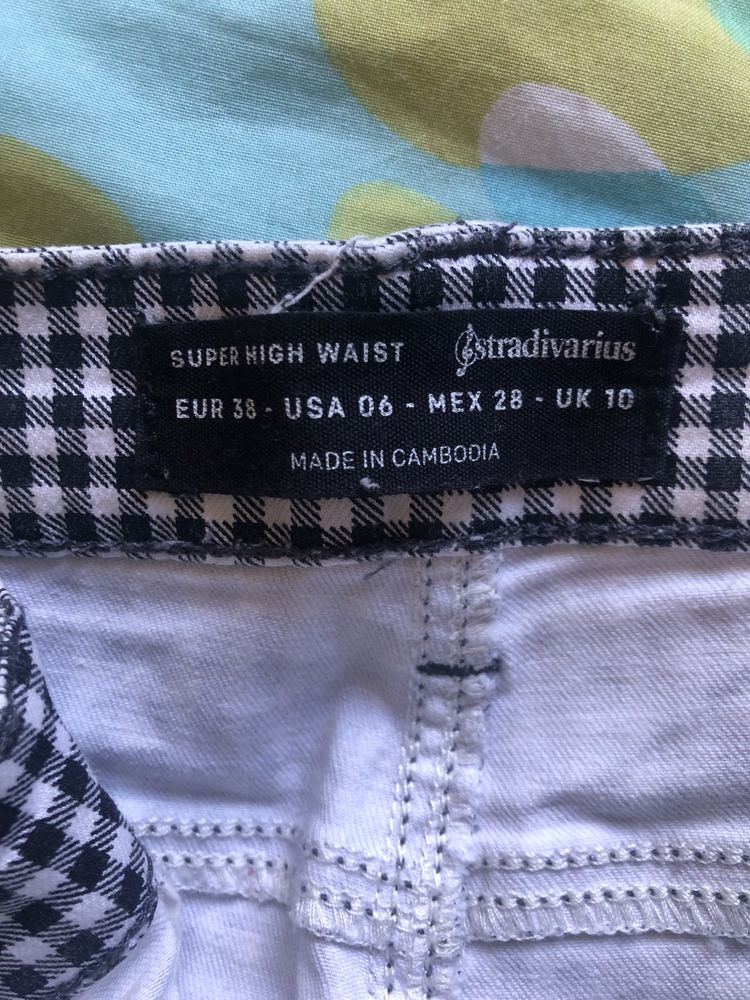 Calça aos quadrados