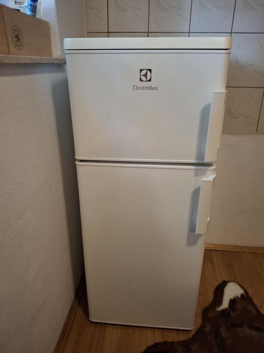 Lodówka Electrolux wys.120cm pojemność 180l stan b.dobry