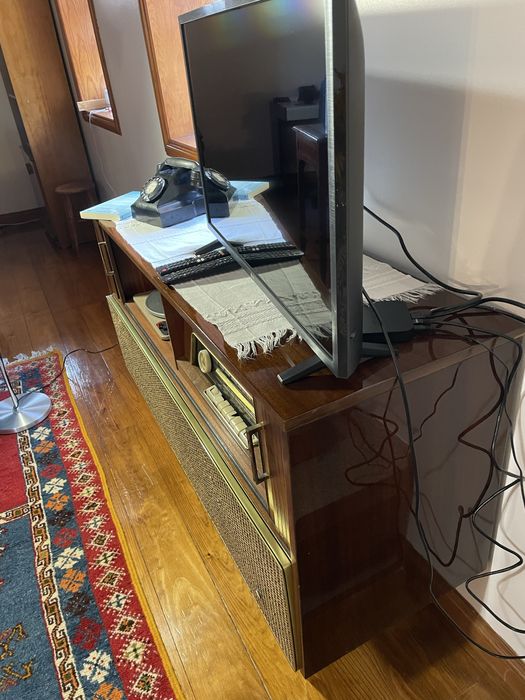 Movel radio giradiscos antigo