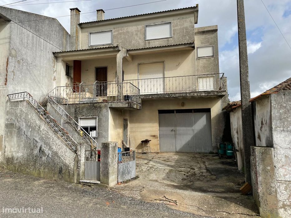 Prédio INACABADO c/ Edificação T5 para INVESTIMENTO com GARAGEM 80m2