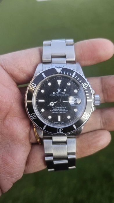 O Rolex Submariner 168000 é um relógio de pulso de luxo para homem.
