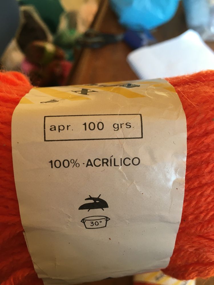 Novelo cor-de-laranja forte “Lesilan XK”, 100 gramas, 100% acrílico