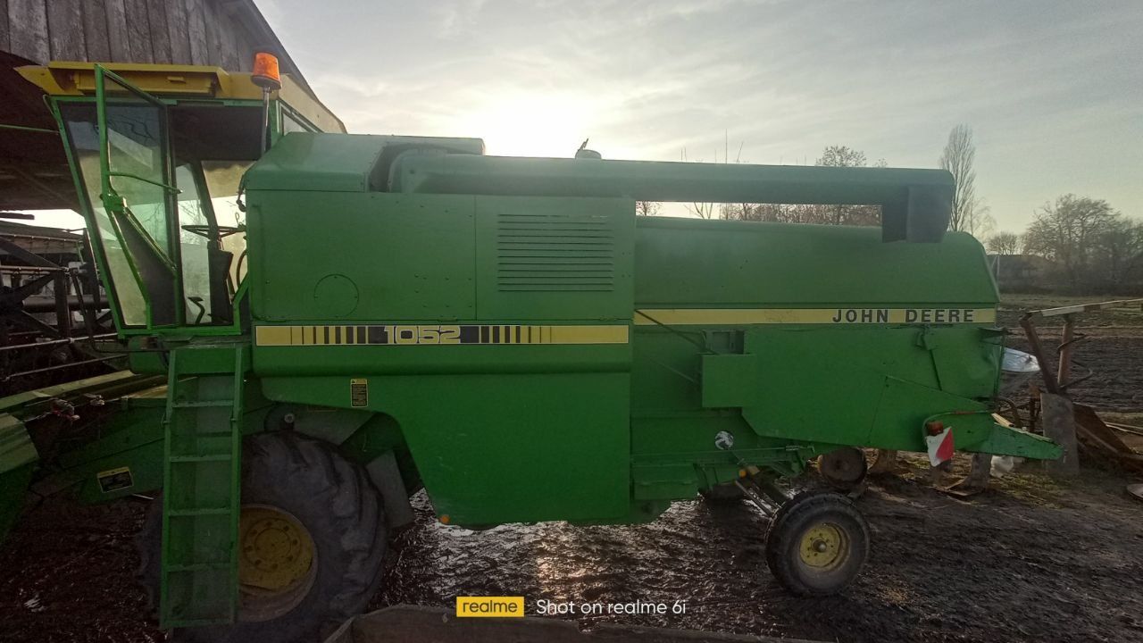 john deere 1052 v6