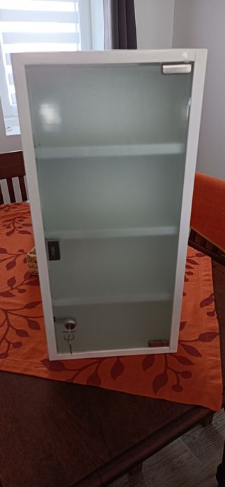 Armário Farmácia para guardar medicamentos em segurança