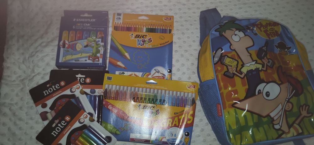 Material escolar com oferta de mochila