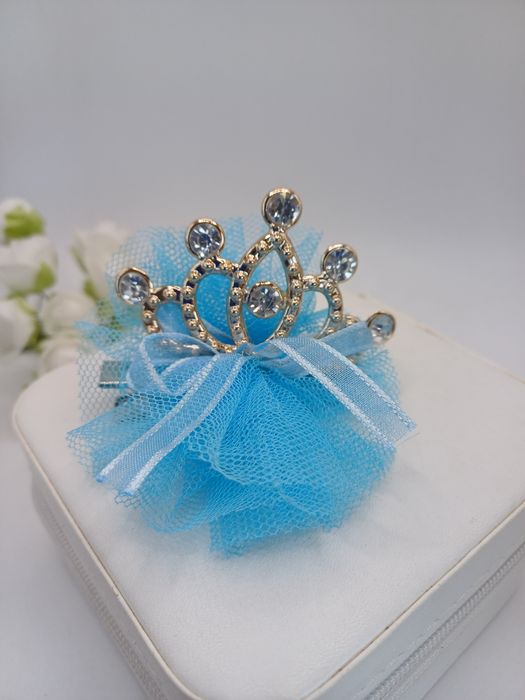 Spinka do włosów korona niebieska z tiulem