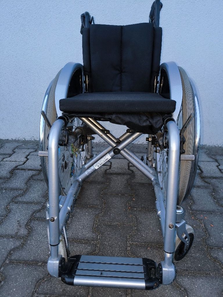 Aktywny wózek inwalidzki zadbany MEYRA X2 dla szczupłej osoby lub dzie