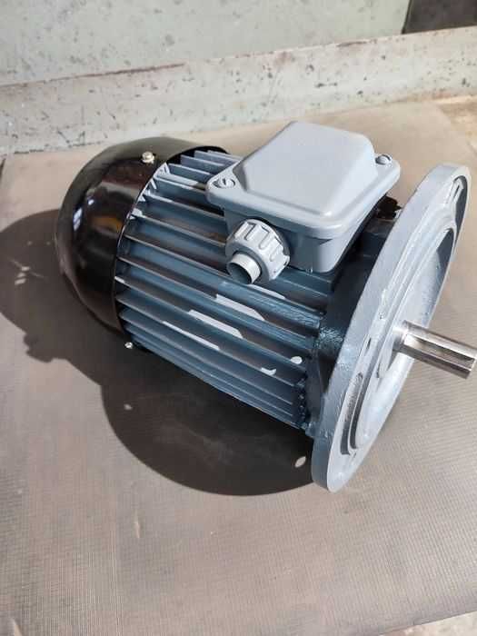 Электродвигатель 1.1-1.5квтх1500х3000Фл\Лапы пусковая обмотка 220вольт
