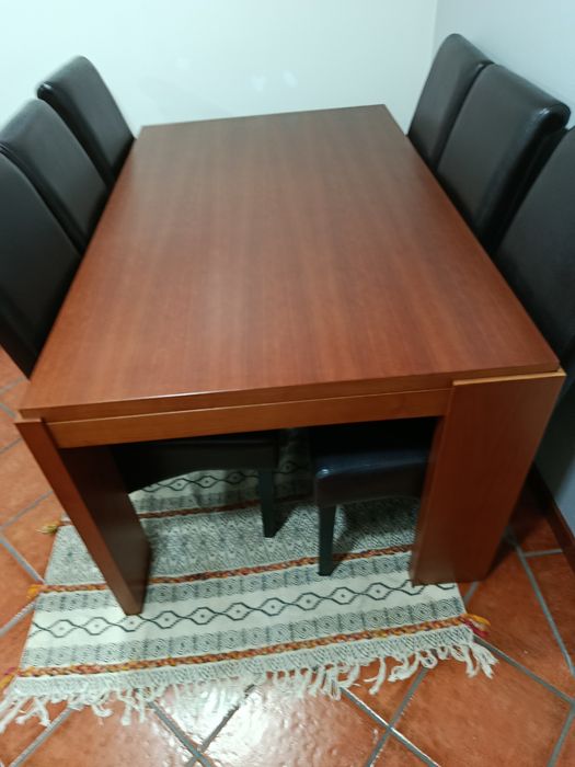 Mesa +Cadeiras  em cor cerejeira