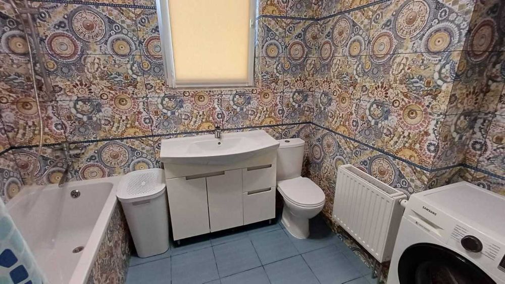 ВЛАДЕЛЕЦ! Современный дом рядом с метро на Лукьяновке.