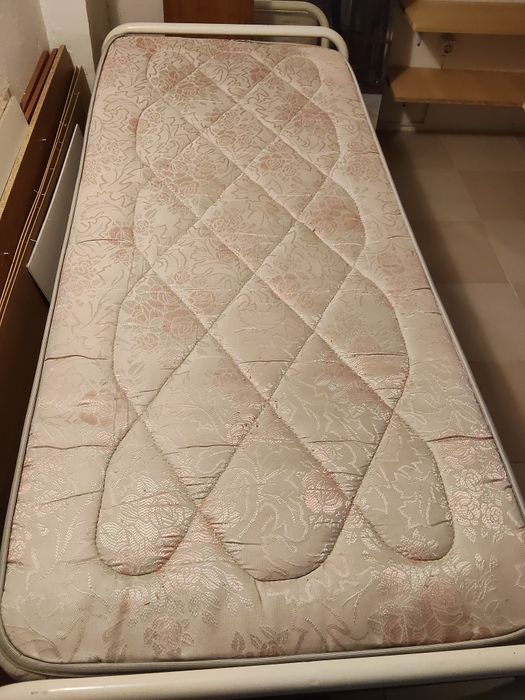 Cama de ferro + colchão