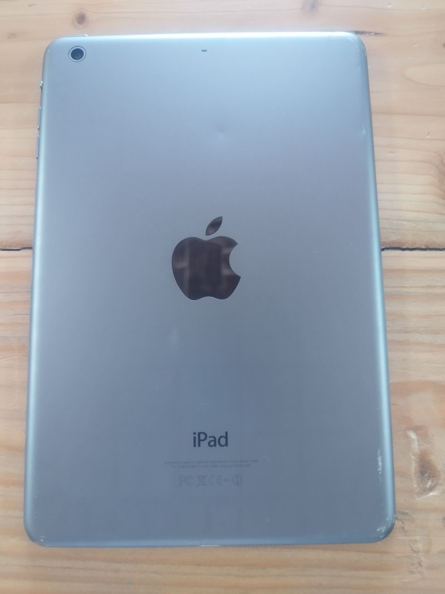 iPad mini 2 16GB em óptimo estado de conservação.