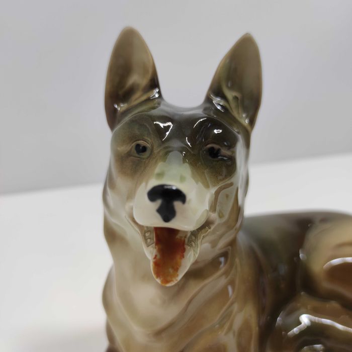 Porcelanowy pies duży lata 50-te