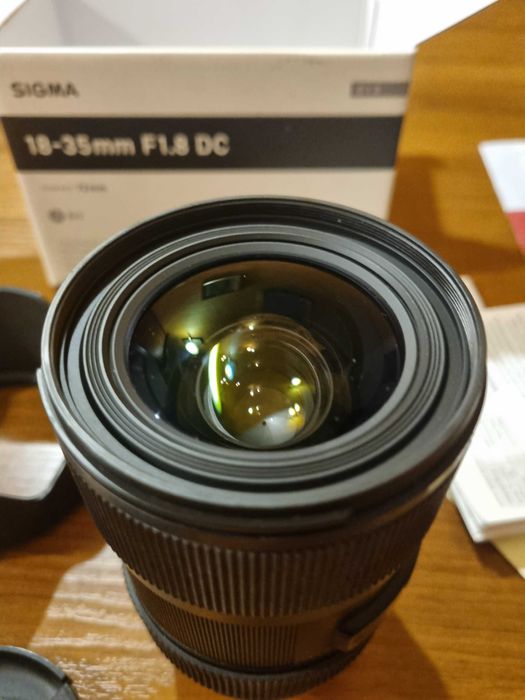 Aparta Nikon D 7200 z obiektywem Sigma Art 18-35 1,8