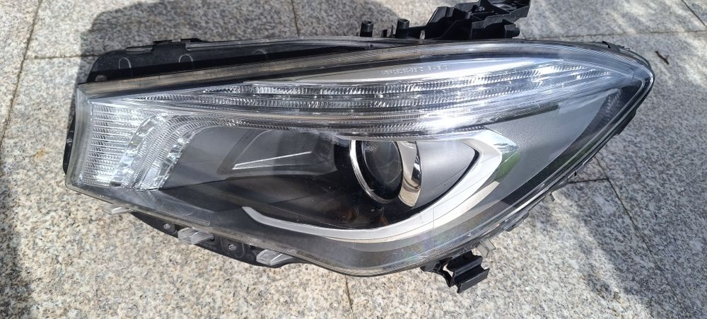 Farol Mercedes CLA W117 Xenon