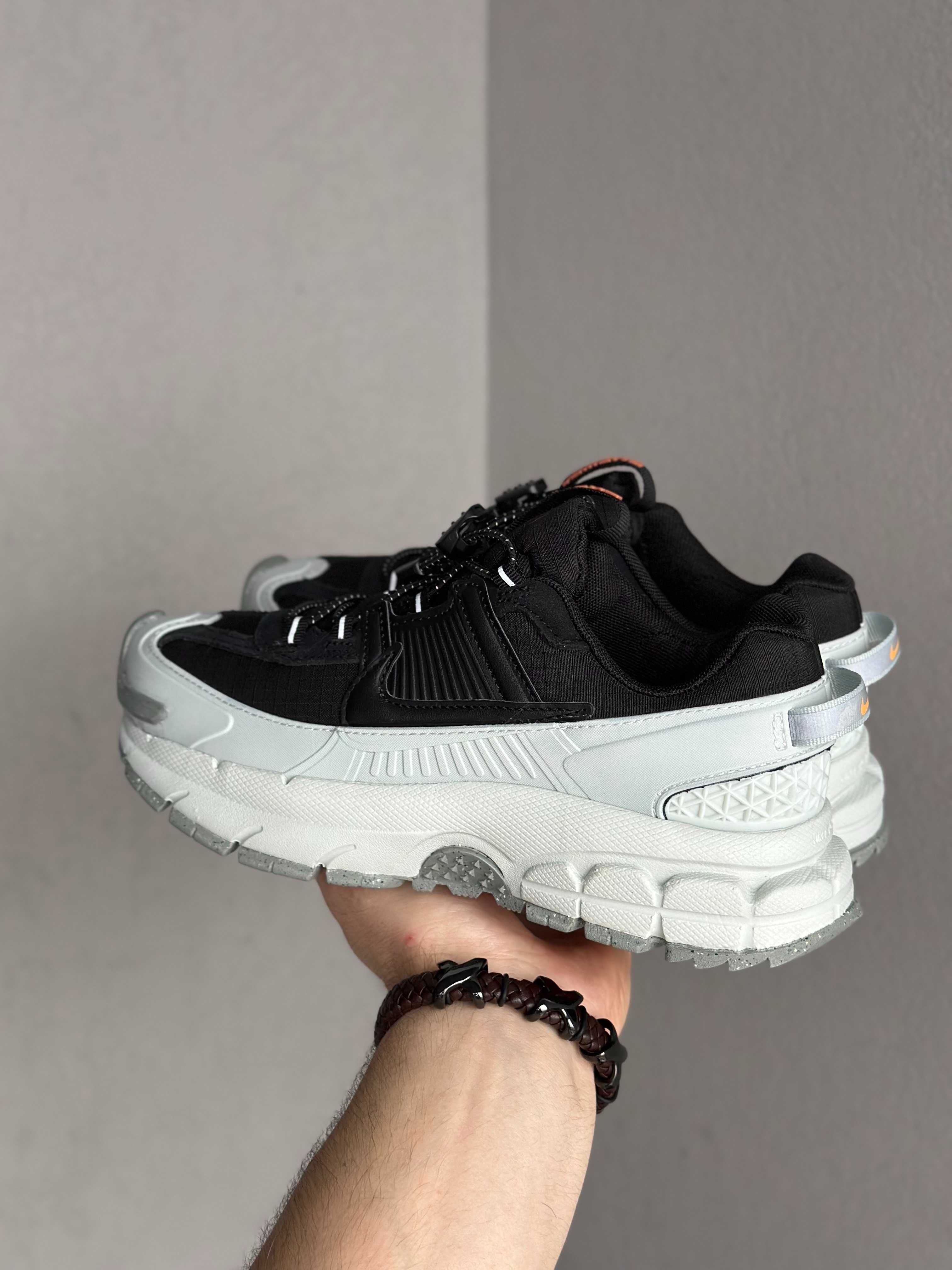 Nike Zoom Vomero Roam «Black Light Silver”