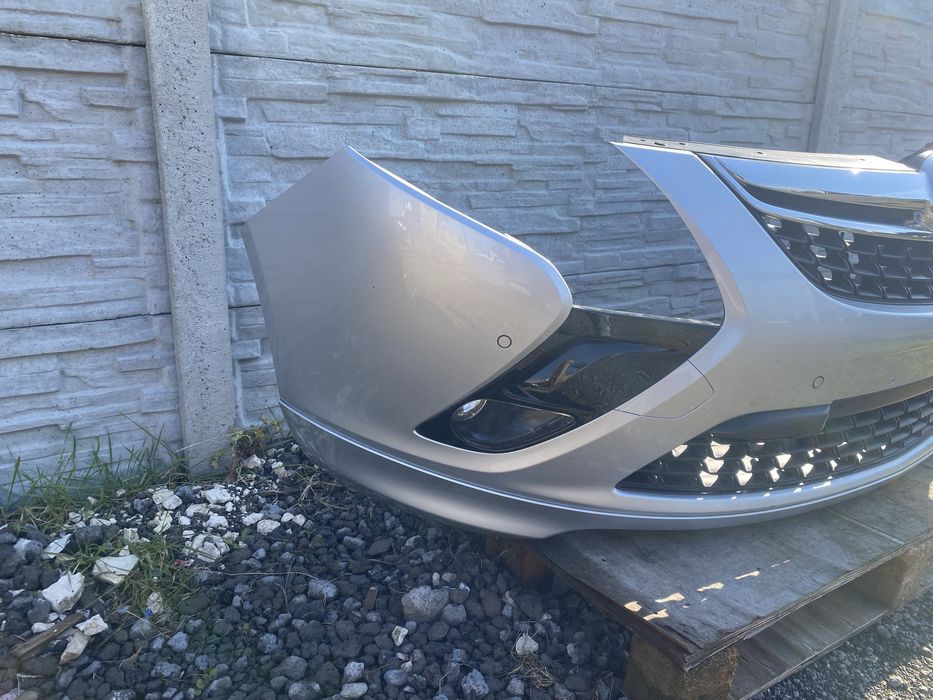 Zderzak kompletny przod  Opel Zafira C  6 pdc
