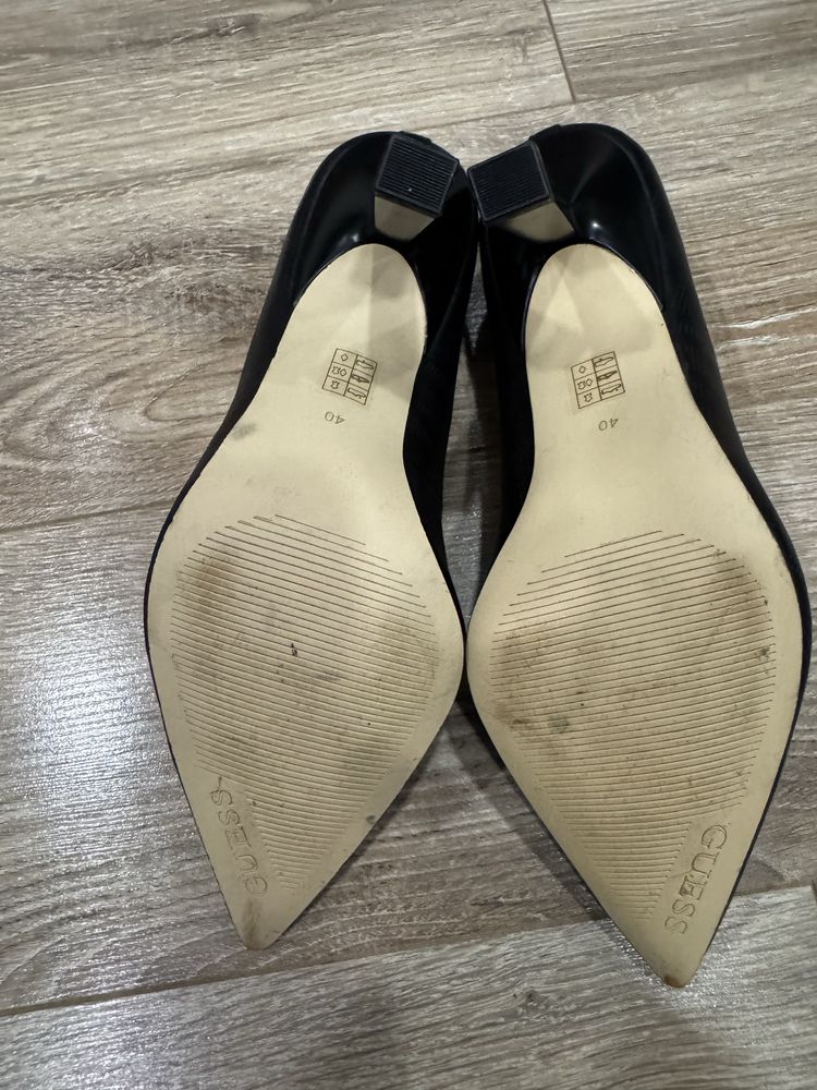 Туфлі Guess 40 р