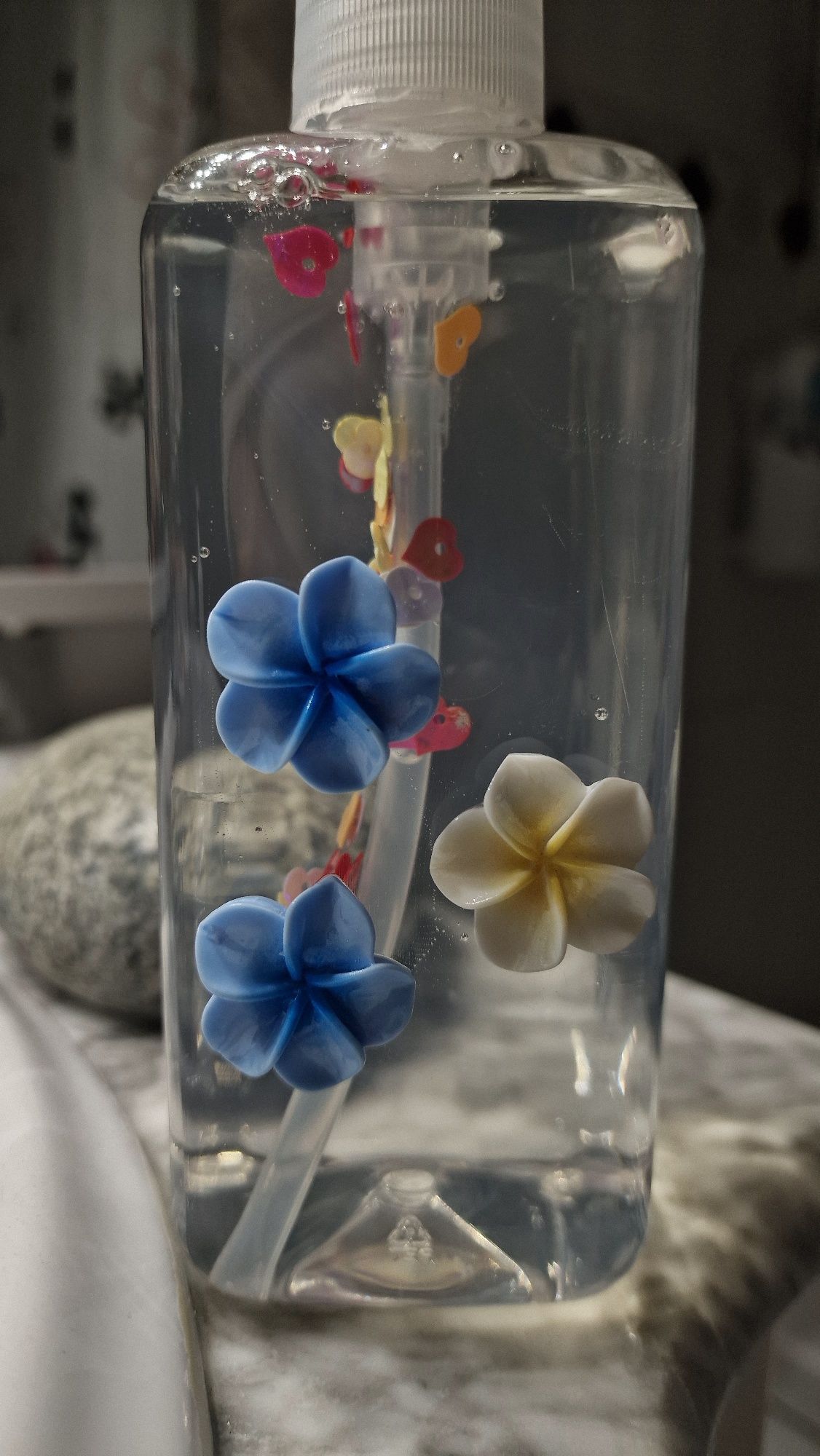 Gel de mãos  com incrustações de plumerias