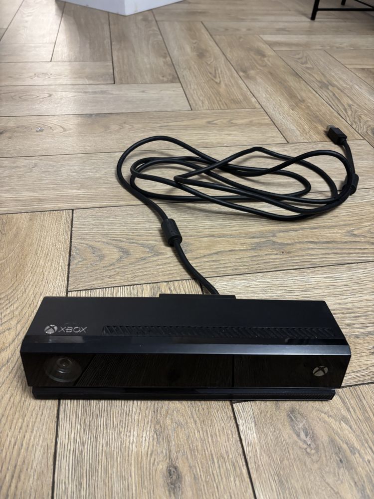 Xbox one + pad + kinect + 2 gry