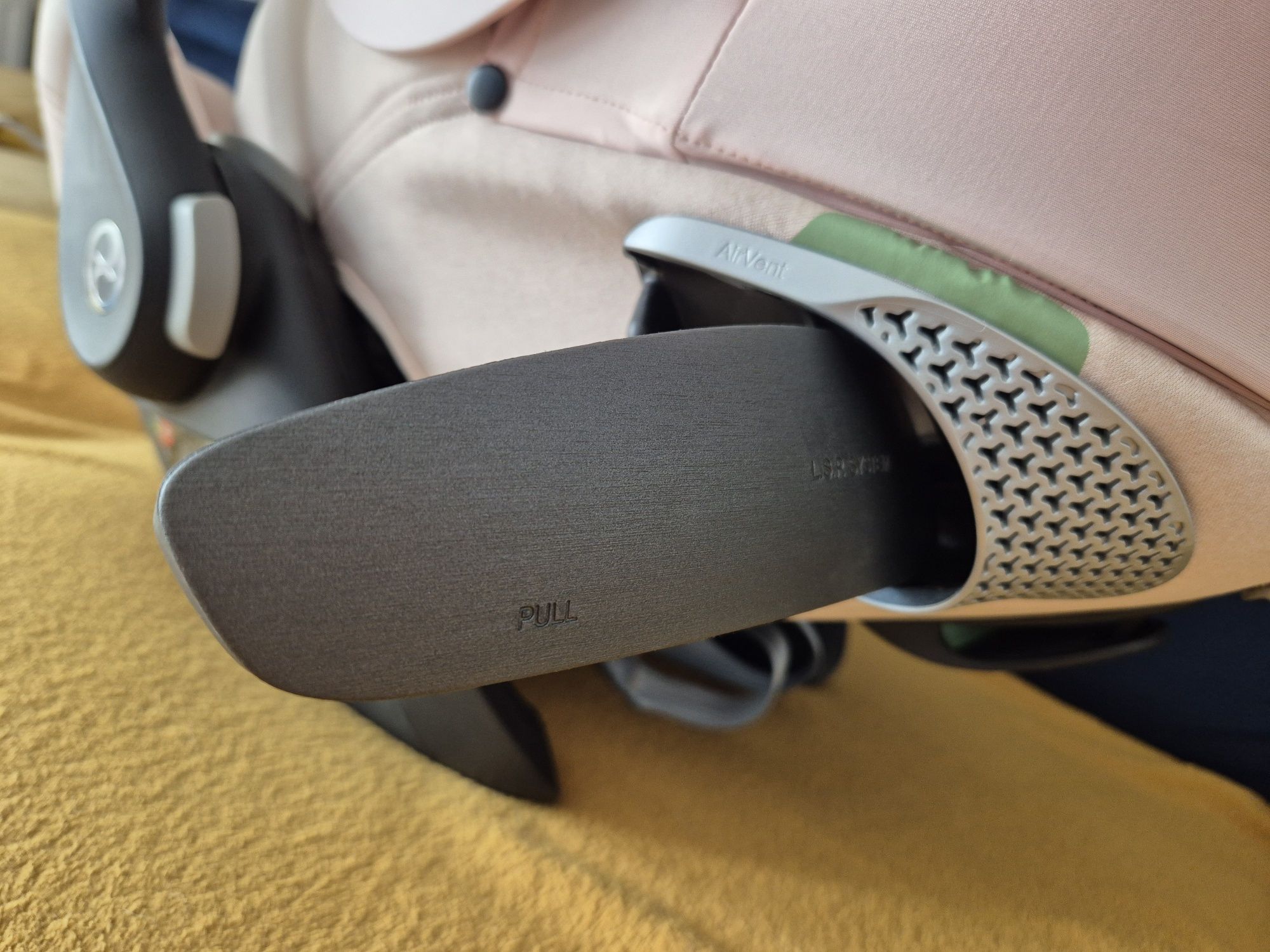Fotelik samochodowy ,Stan idealny !Cybex cloud T i-size
