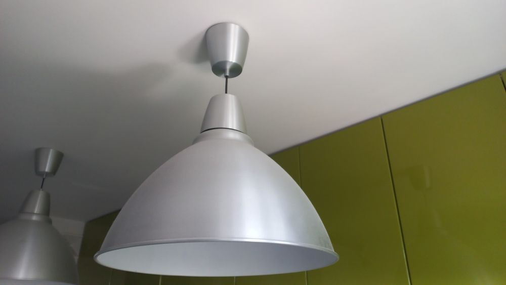 Srebrna lampa industrialna IKEA śr. 49cm