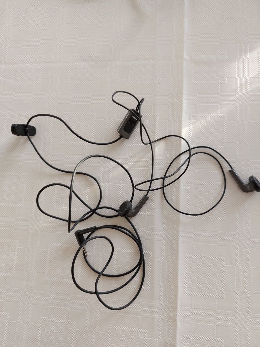 Auriculares e carregador nokia