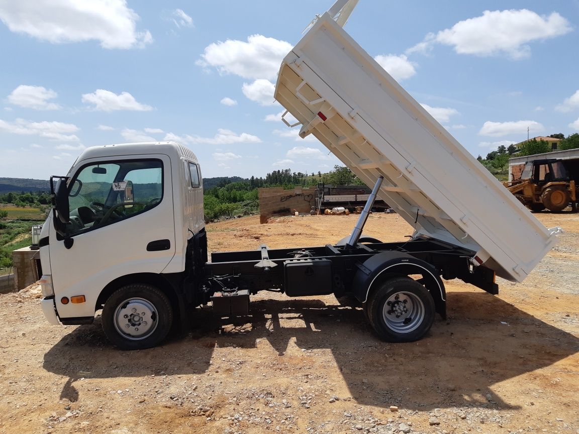 Toyota Dyna [M35.25] 
3.0L [D-4D] 144HP 
- [Tri-Basculante] 
- Bascula