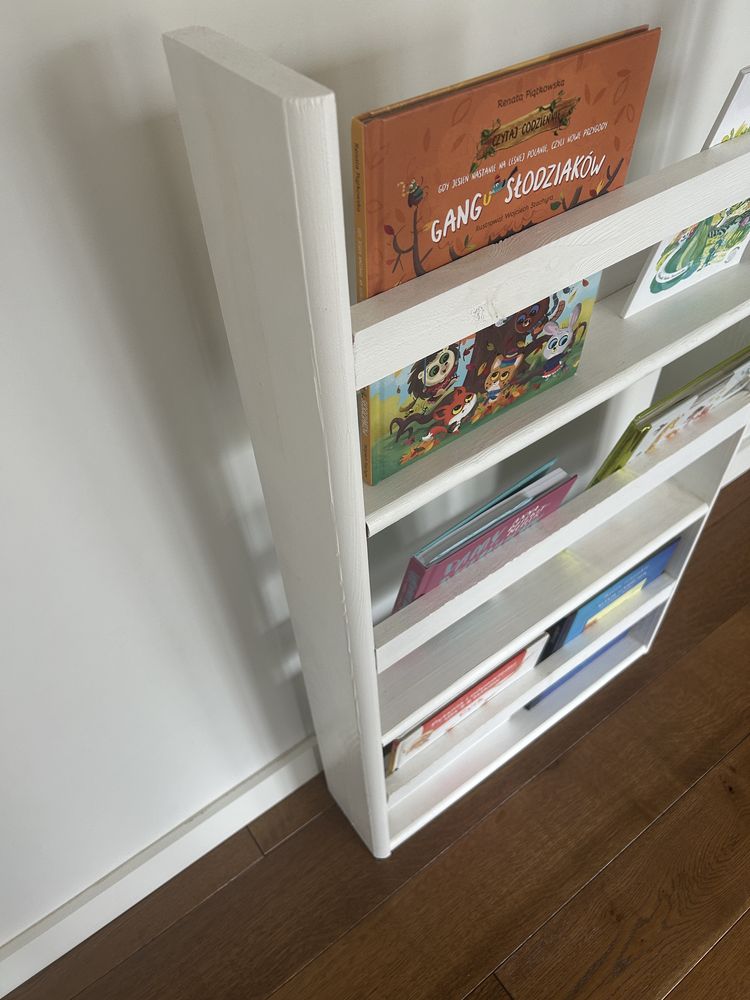 Półka na ksiazki drewniana na wzór insta diy