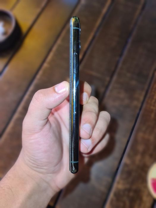 Продави Айфон 11про 256гб все роботает отлично торутон фейс нфс …………..