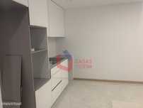 Apartamento T1+1 no centro de Celorico de Basto.
Wc com chão e par...