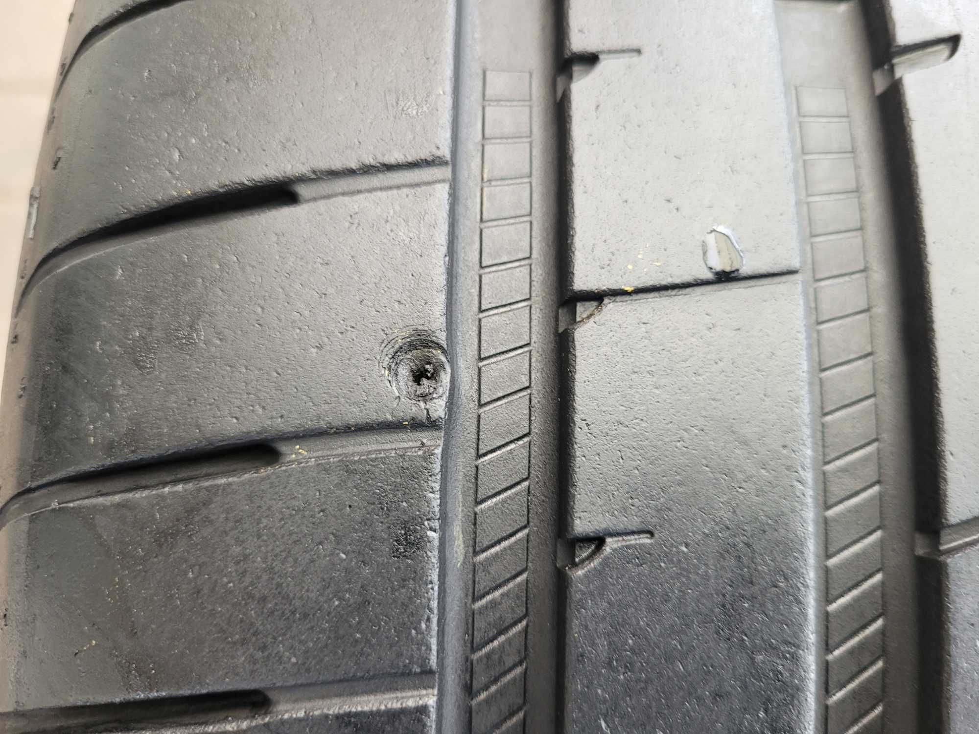 265 / 35 R 21  Goodyear
