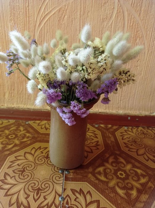 Букет із сухоцвітів, лагурус, кермек