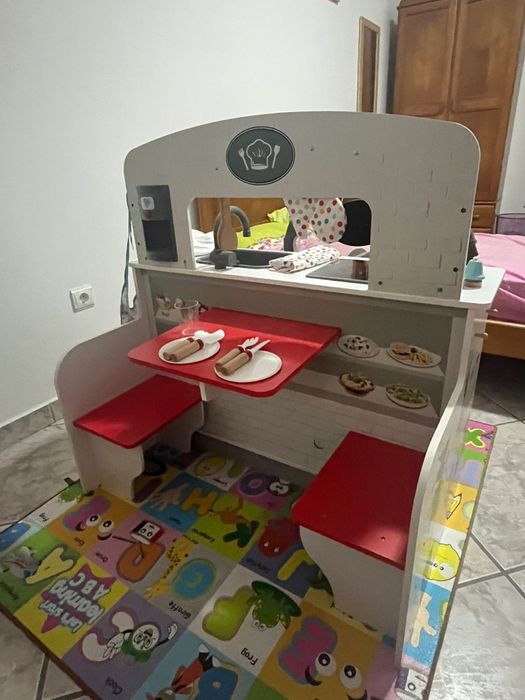 Cozinha de criança ,em madeira