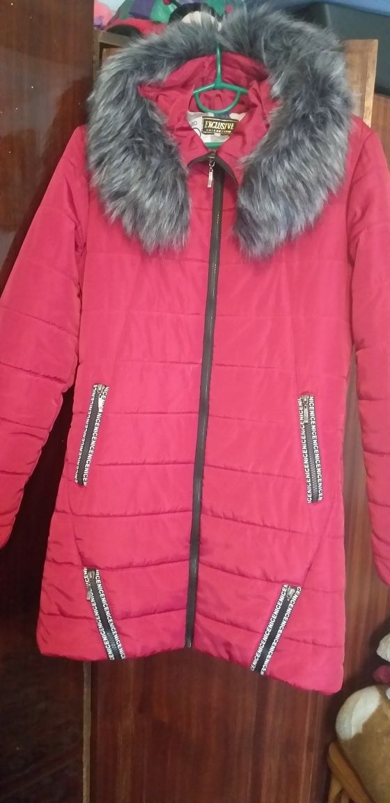 Зимова подовжена жіноча куртка