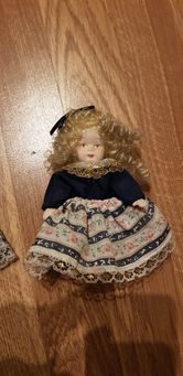Bonecas de porcelana pequenas