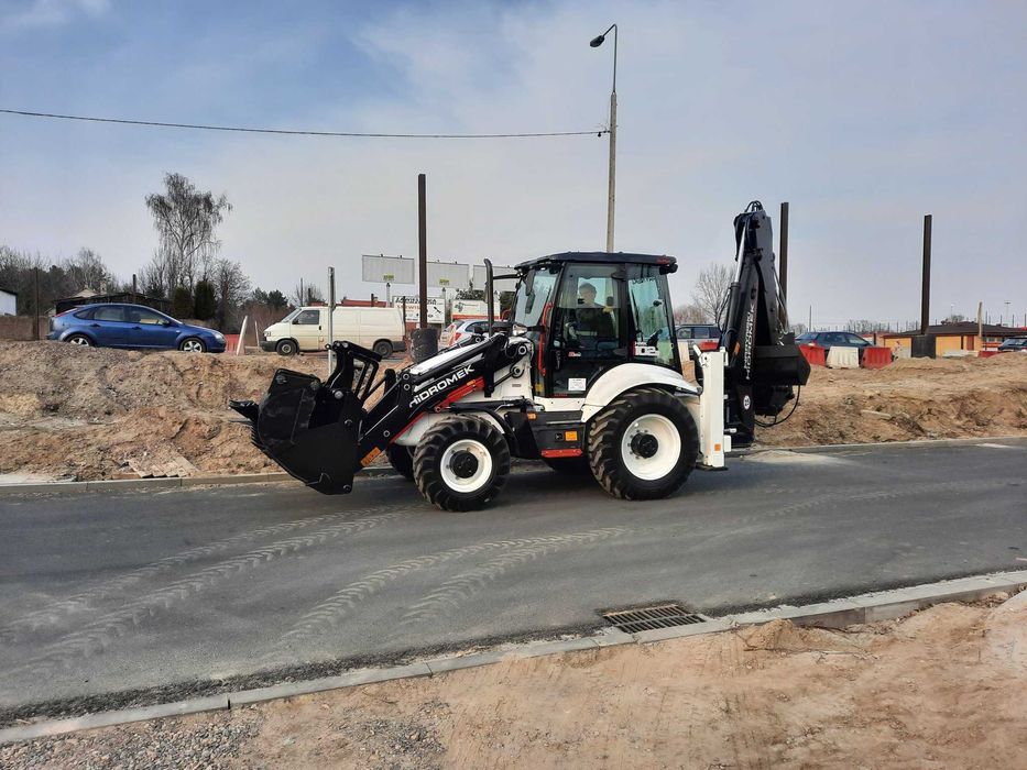 Wynajem maszyn budowlanych – minikoparka z młotem, wiertnicą, walec