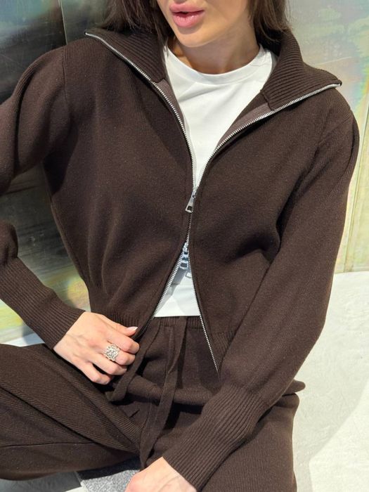 Нереальні жіночі костюми!