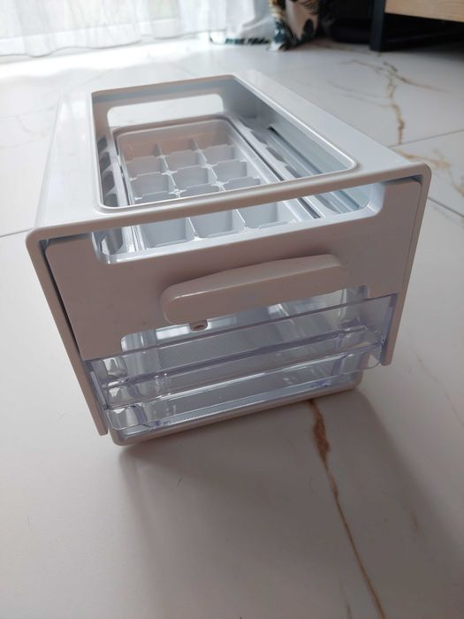 Nowa kostkarka do lodu do zamrażarki Samsung
