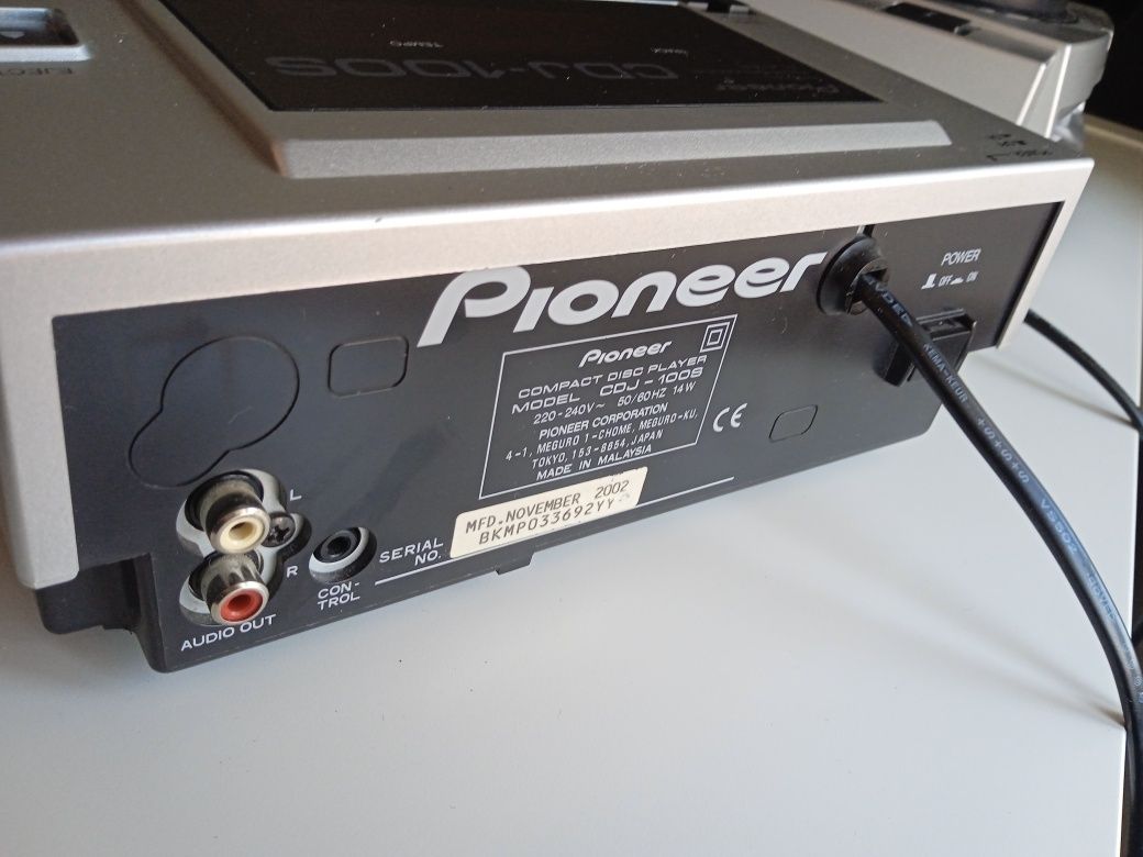 2 Pioneer CDJ100 + Mixer Behringer