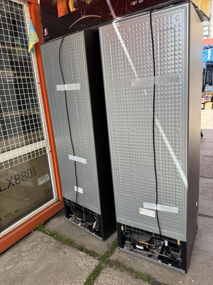 Морозильна камера Samsung RZ32C7BDES9