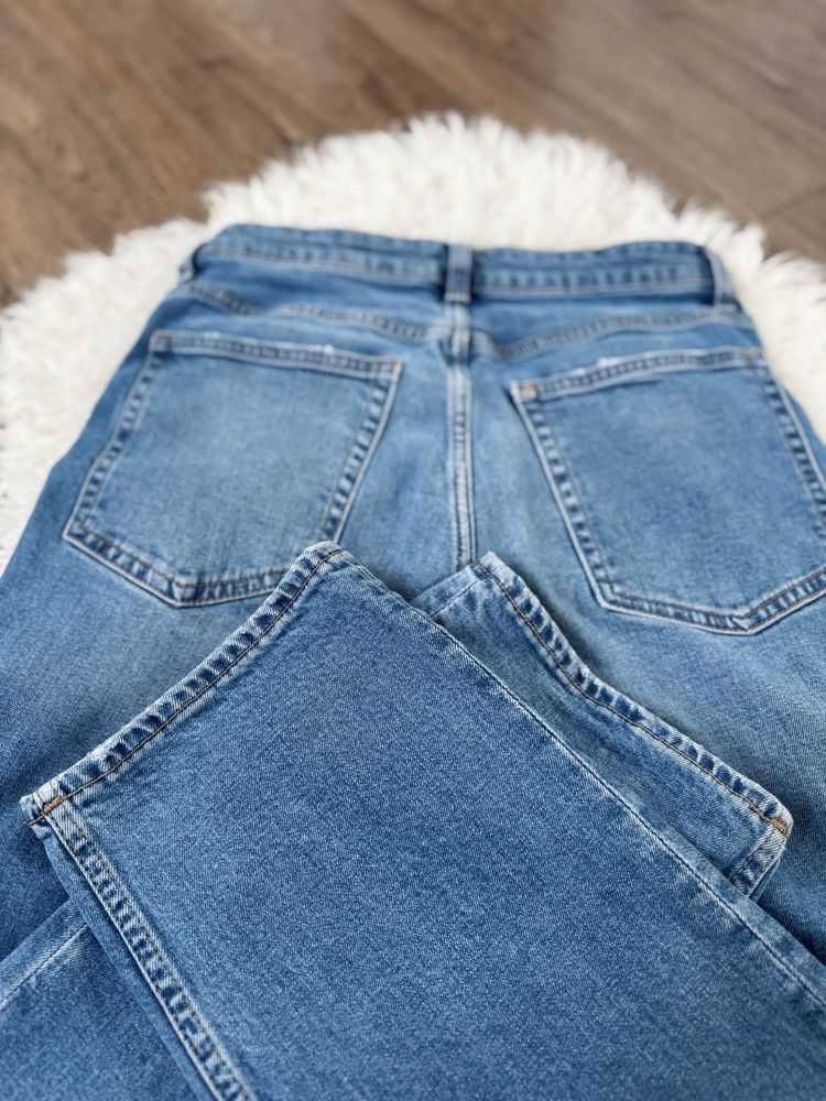 Damskie spodnie z prostą nogawką rozmiar 38 jasny jeans 99% bawełna
