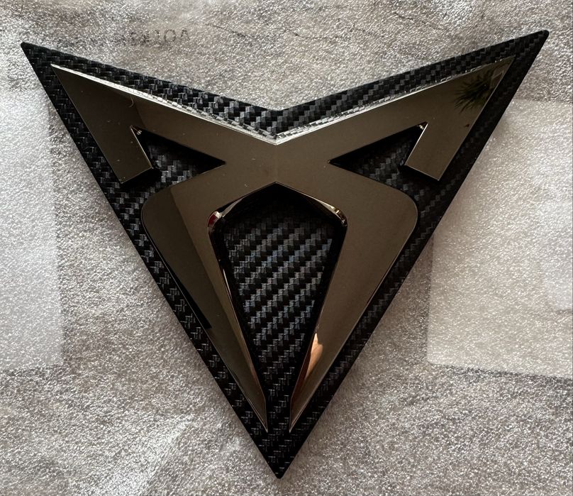 Emblemat znaczek CUPRA czarny carbon black