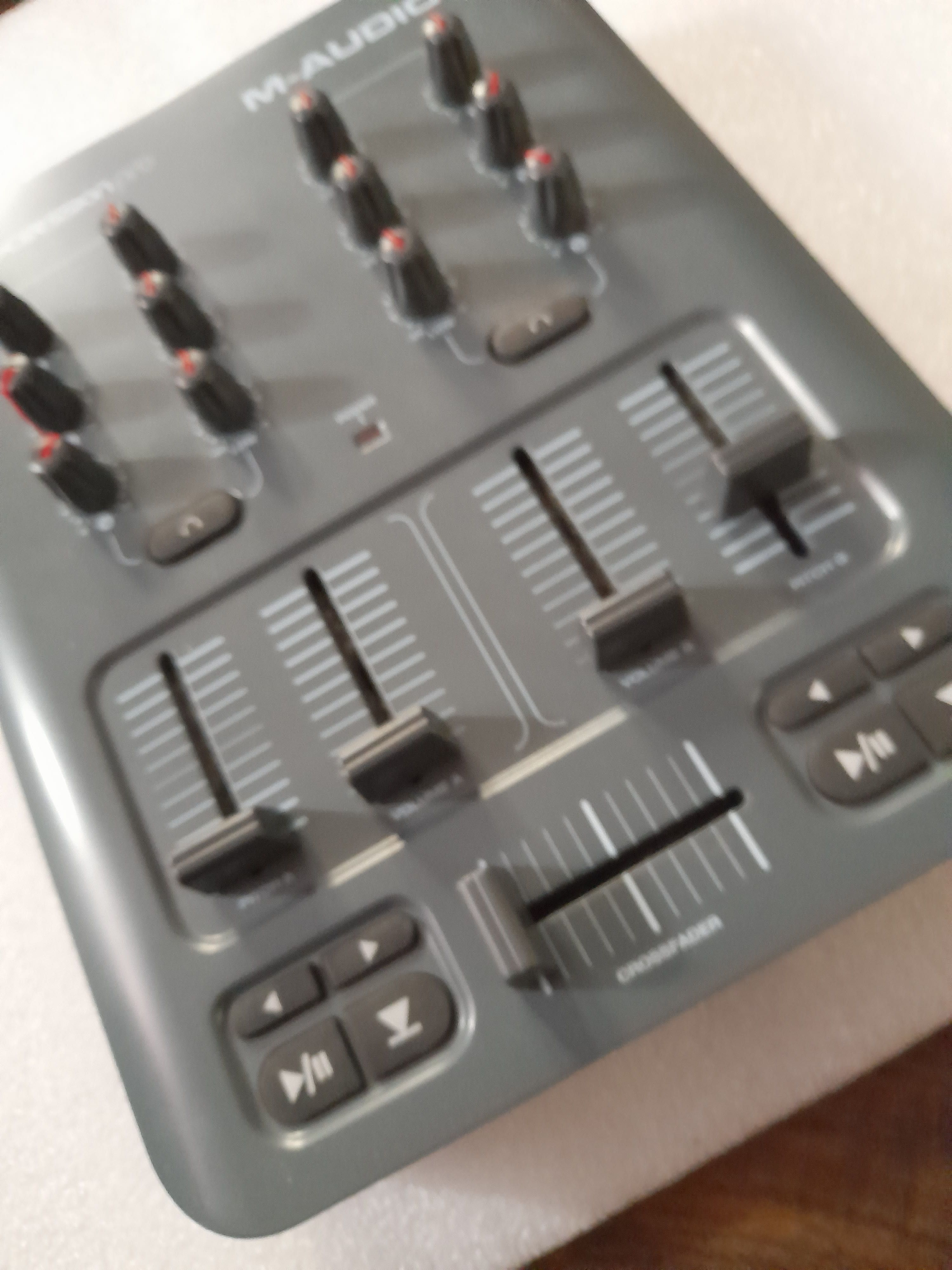 M-AUDIO XSESSION PRO Kontroler Midi do programów dj oraz midi