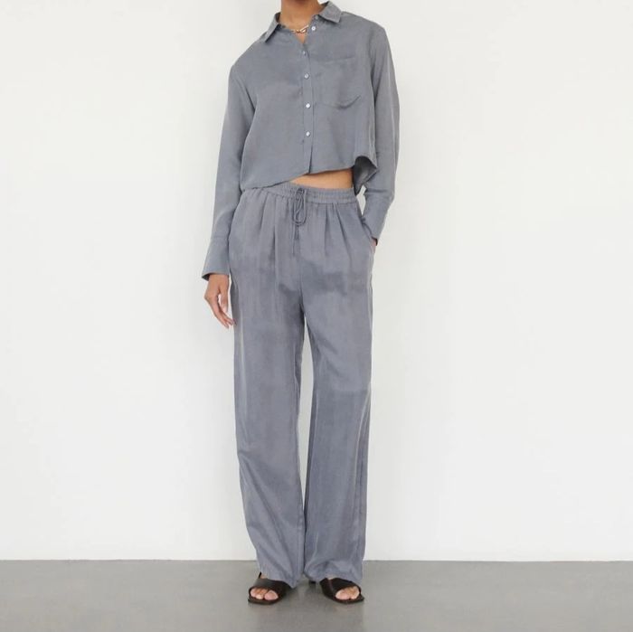 ZESTAW Koszula + spodnie z cupro i wiskozy luźny modny design modelka
