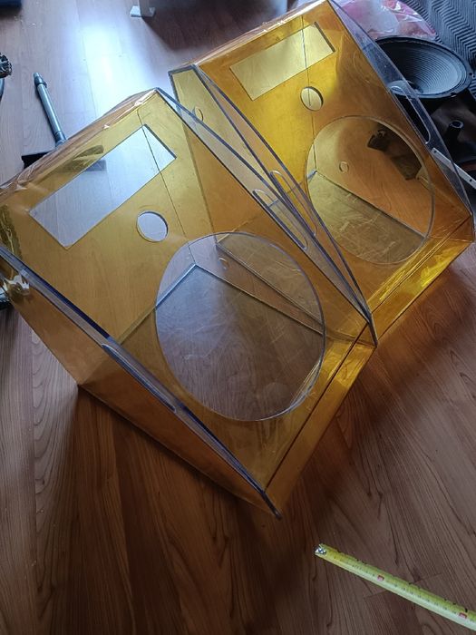 Kolumny estradowe bezbarwne z 1cm plexy