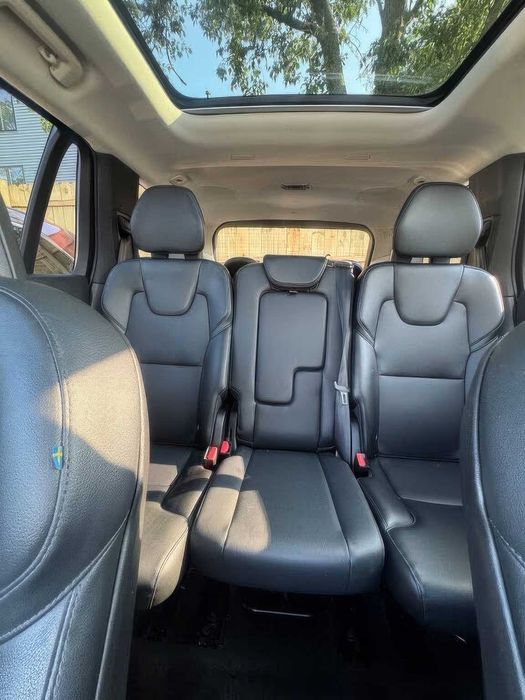 Volvo XC90 T5 Momentum 7-Passenger      2018
