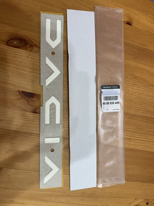 Emblemat logo tył oryginał DACIA